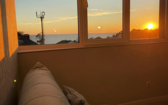 S Vidom Na More I Goryi Apartment