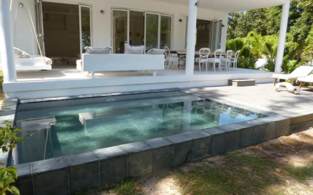 Mimi Beachfront Beau Vallon Villa