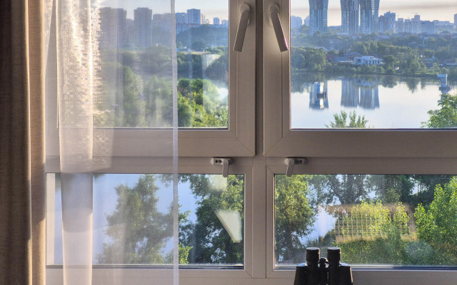 Studiya s panoramnym vidom na ozero Set Yokhoum Flat