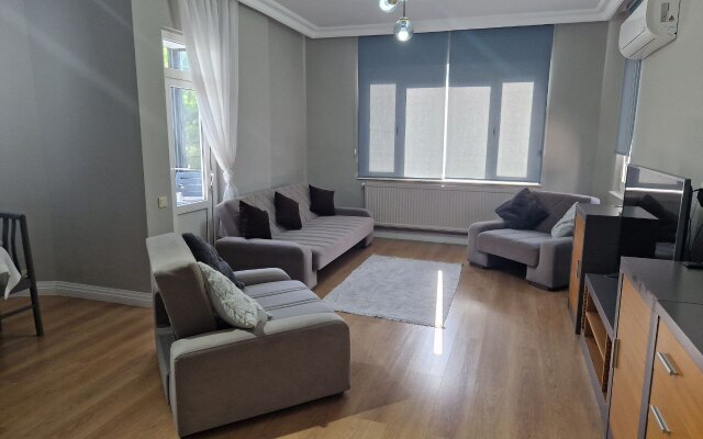 Prostornaya Kvartira Vozle Morya Apartments