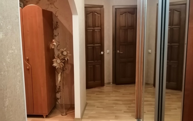 Otlichnaya Tryoshka Vozle Vokzala  Flat