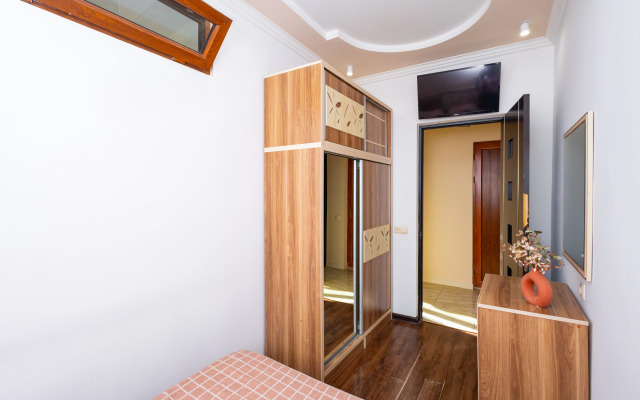 2-K, Ulitsa Amiryana, Am104 Flat