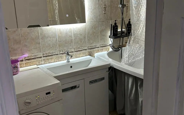 Trekhkomnatnaya Flat