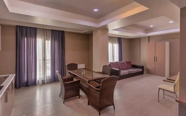 Отель Diplomat Suites