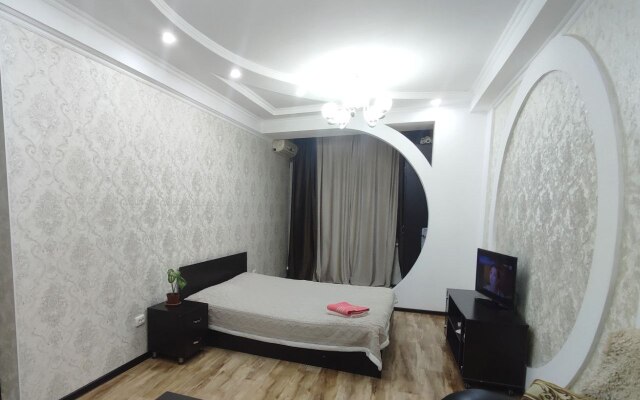 Uyutnaya Kvartira Na 2 Persony. Turusbekova Apartment