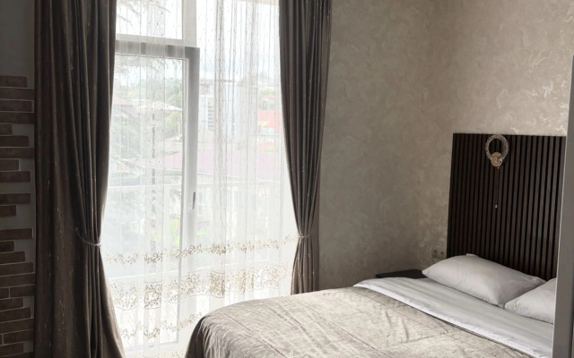 Serdtse Adlera Na Kaspiyskoy Flat