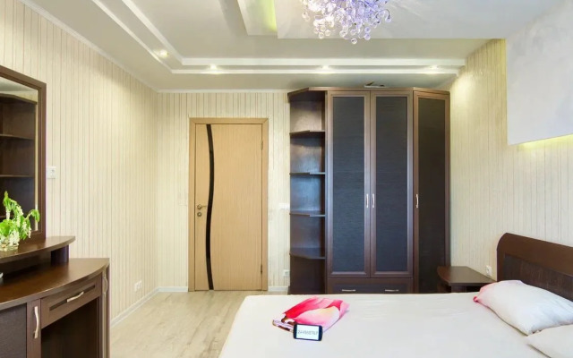 Na Prospekte Yamasheva 43 Flat