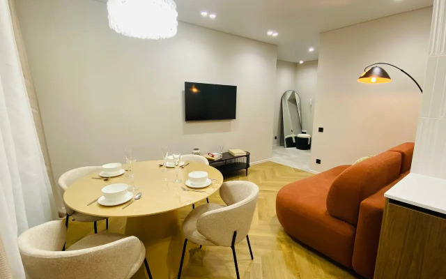 Yevro 2-Komnatnaya V Novom Dome U Ozera Kaban Flat