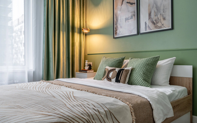 Студия у Метро Космонавтов