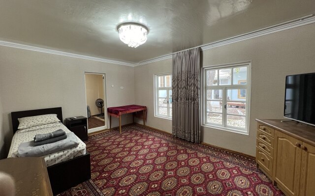Minorai Hurd Hotel