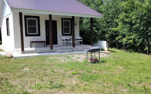 Domik Okolo Ozyora Private house