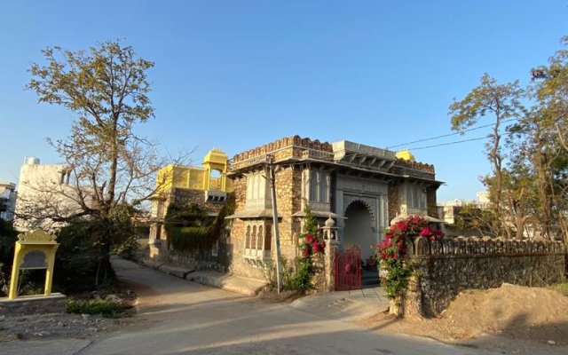 Отель Haveli Gokul Niwas