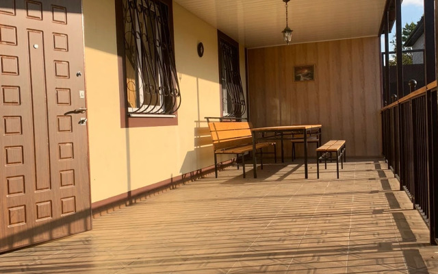 Dvukhetazhny S Basseynom Private House