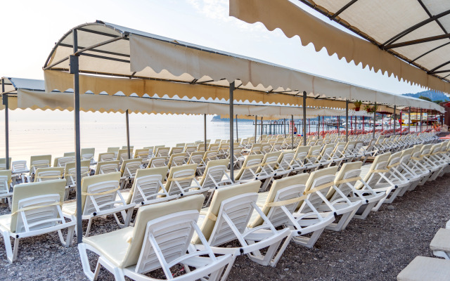 Armas Beach Hotel