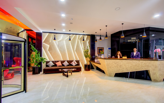 Bridges Hotel