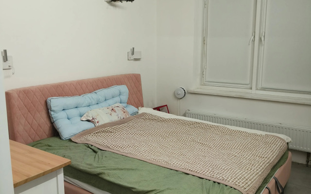 Trekhkomnatnaya S Vidom Na Siti Flat