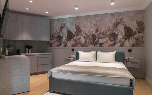 Отель FarFour Inn & Suite