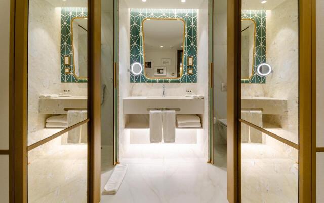 Отель The Emerald House Lisbon, Curio Collection By Hilton