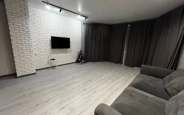 Bolshaya Kvartira s Yevroremontom Flat