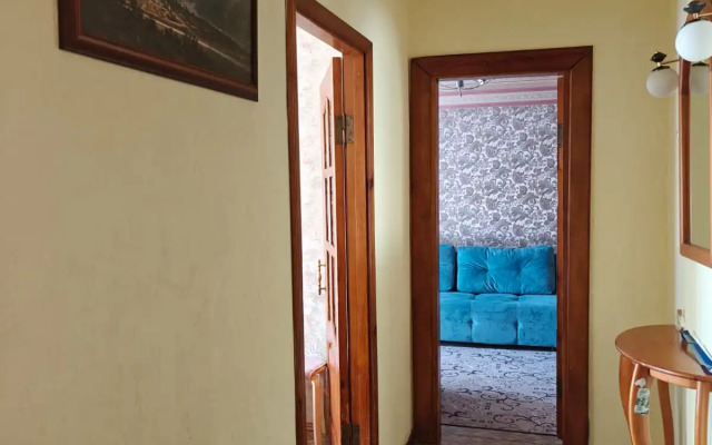 Квартира двухкомнатная на проспекте Кирова 411