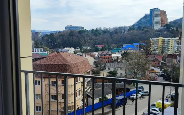 S Balkonom I Vechernim Zakatom Flat