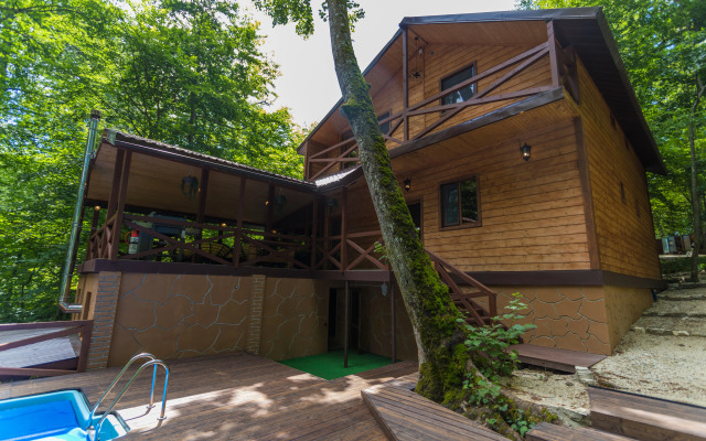 Dom V Lesu Guest House