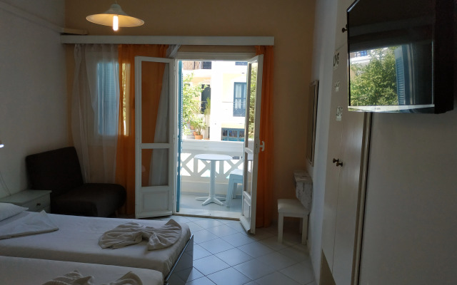 Отель Renia Studios