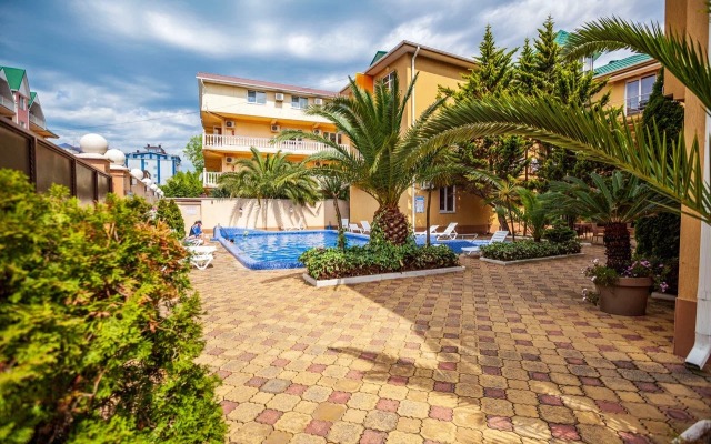 U Morya S Basseinom V ZhK Solnechnyij Apr42 Apartments