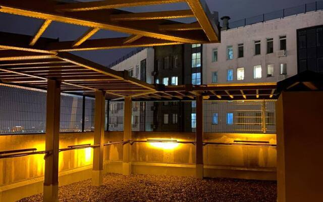 Квартира с Панорамными Окнами и Выходом на Крышу