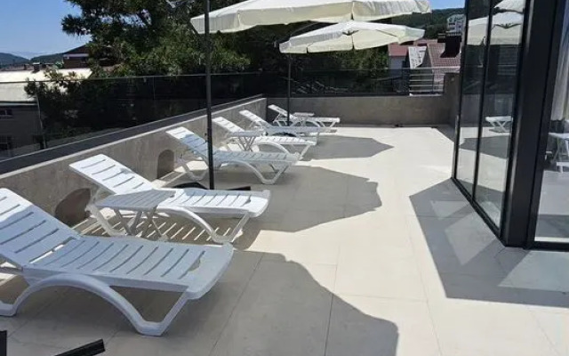 Апартаменты на Светлой 18 (103)