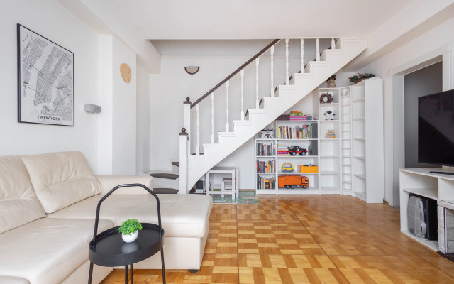 Квартира двухэтажная трешка с мансардой у метро Войковская. Гостемания