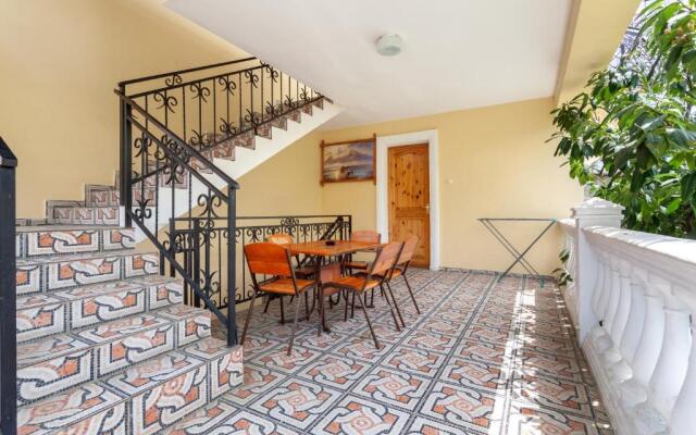 U Chernogo Morya Guest House