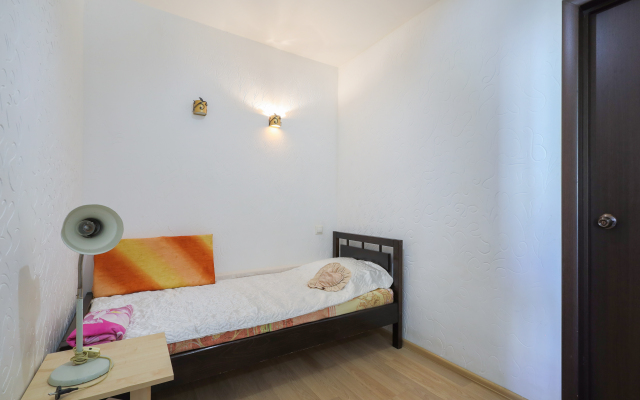 Pyatikomnatnaya na Maloy Pirogovskoy 23 s krasivym vidom iz okna flat