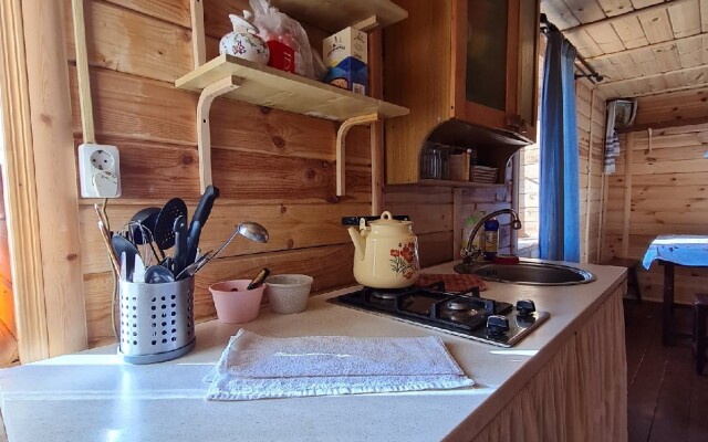 Dom U Ozera Mstizha Guest House