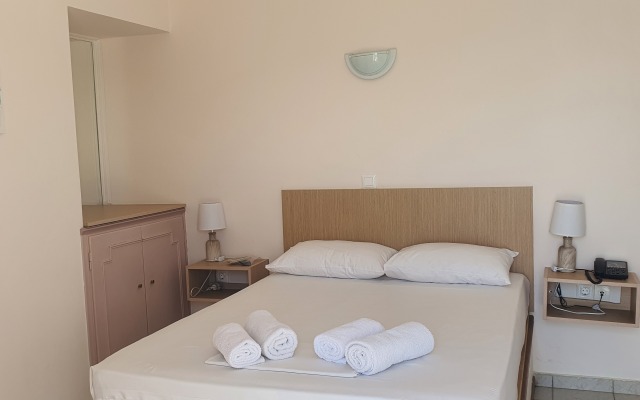 Artemis Hotel
