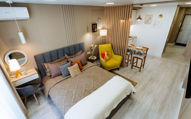 Uyutnye Apartamenty V Tsentre S Prekrasnym Servisom Flat