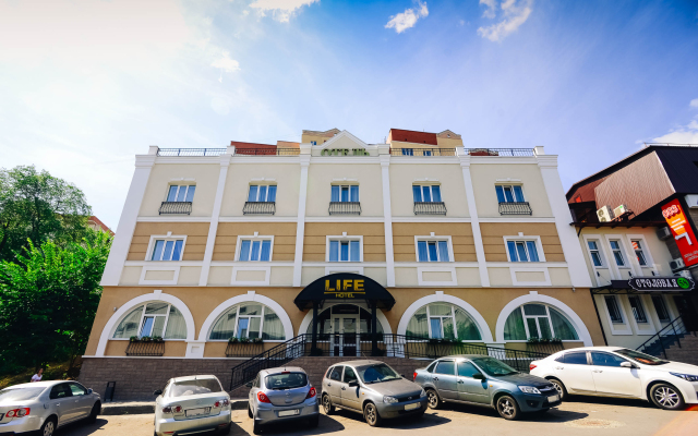 LIFE Hotel