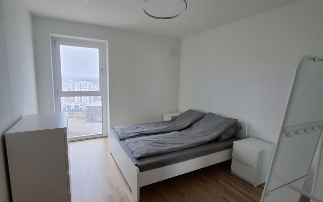 Zamechatelnaya Kvartira vo 2m Rayone Veny s Uyutnym Balkonom Flat