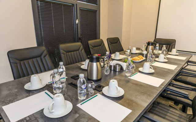 Hotel Elysian Airport