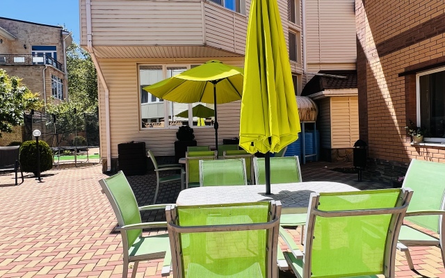 Sezonnyy Otelj Maks Hotel