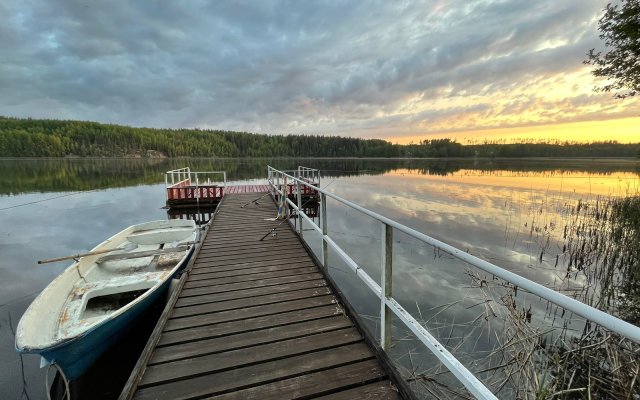 Chastnyij Dom Kottedzh Na Ozere Utinoe