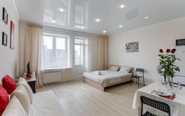 Svetlaya Kvartira V Tsentre Tyumeni Flat