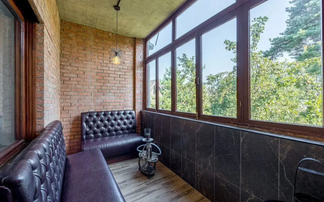 Yudzhin Khaus Private house