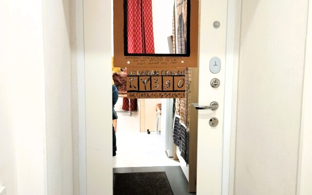Studiya Garry Potter s divanom na rizhskoy Apartment