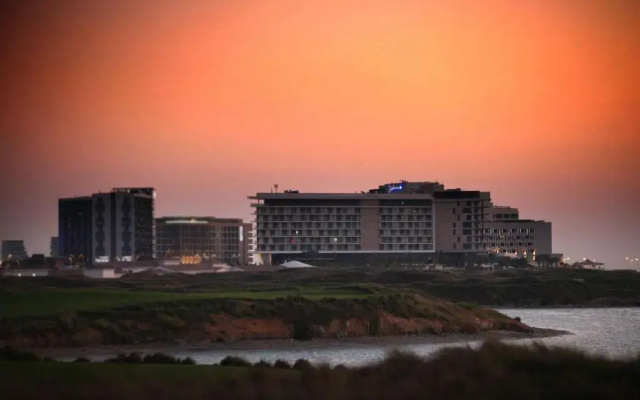 Yas Plaza Mangroves by IHG