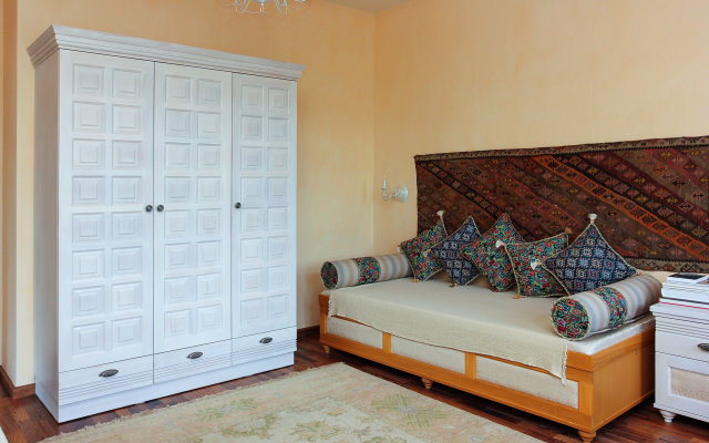 Yerkir Guest House Private house