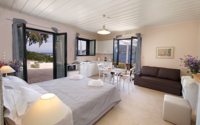 Martini Waterfront Suites Apartments