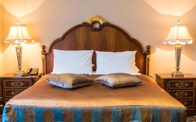 Intourist Palace Hotel