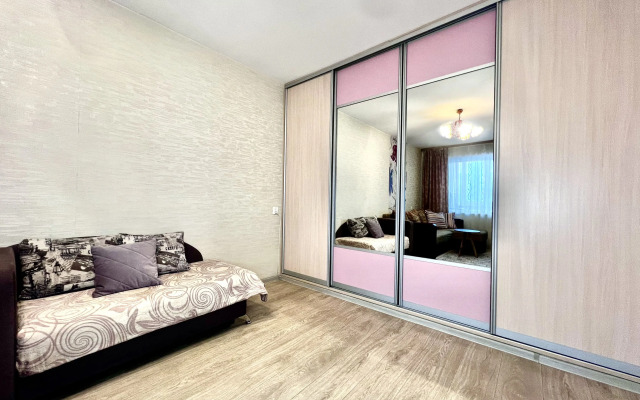 Апартаменты 51 Где Вас ждут Тепло Арктики на Маклакова, 52