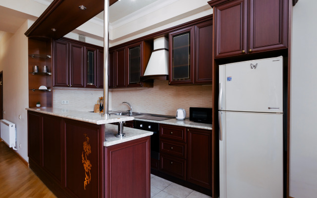 2-K v Novostroyke, Ulitsa Arama, Di480 Flat